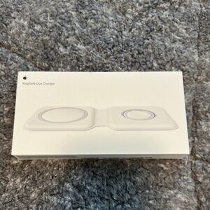 Apple MagSafe Duo Wireless Charger in White
